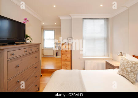 Maison Molyneux, Marble Arch. Chambre propre et moderne, avec du parquet et des tons neutres. Banque D'Images