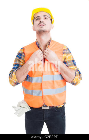 Les jeunes professionnels avec son constructeur et uniforme de protection vêtements de travail sécurité casque comme concept on white background studio Banque D'Images