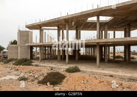 Immeubles en construction pour tourist resort, Costa Teguise, Lanzarote, îles Canaries, Espagne Banque D'Images