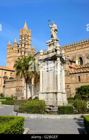 La cathédrale de Palerme (Notre Dame de l'Assomption) à Piazza Sett'Angeli, Palerme, Sicile, Italie Banque D'Images