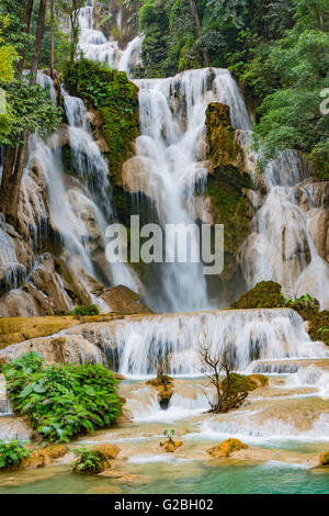 Grande Cascade avec cascades, Tat Kuang Si, cascades, Luang Prabang Luang Prabang Province, Laos Banque D'Images