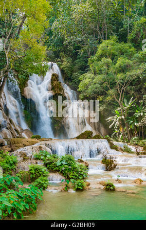 Grande Cascade avec cascades, Tat Kuang Si, cascades, Luang Prabang Luang Prabang Province, Laos Banque D'Images