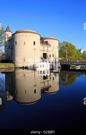 La cité médiévale porte Kruispoort (1400) à Bruges, Belgique Banque D'Images