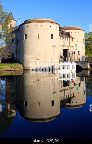 La cité médiévale porte Kruispoort (1400) à Bruges, Belgique Banque D'Images