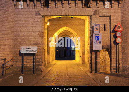 La cité médiévale porte Kruispoort (1400) à Bruges, Belgique Banque D'Images