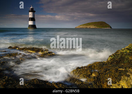 Penmon Lighthouse Anglesey, pays de Galles du Nord. Banque D'Images