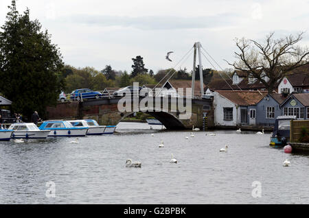 Wroxham Bridge sur les Norfolk Broads dans l'East Anglia région d'Angleterre. Banque D'Images