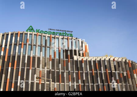 PRAGUE, RÉPUBLIQUE TCHÈQUE - 31 mars : Kooperativa - logo du groupe d'assurance vienne sur le point principal de l'immeuble de Karlin chef tchèque Banque D'Images