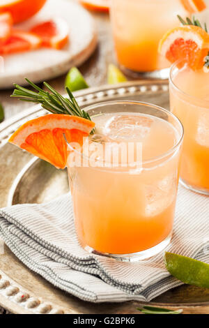 Pamplemousse rafraîchissante et Tequila Palomas avec Rosemary Banque D'Images