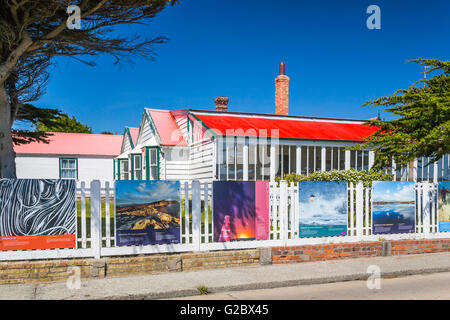 Parmi les attractions des œuvres d'affichée dans les rues de Stanley, East Falkland, îles Malouines, territoire britannique d'outre-mer. Banque D'Images