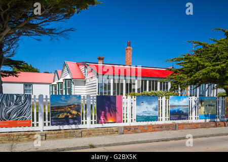 Parmi les attractions des œuvres d'affichée dans les rues de Stanley, East Falkland, îles Malouines, territoire britannique d'outre-mer. Banque D'Images