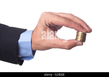 L'homme part en fonction de la tenue des pièces d'or isolé sur fond blanc Banque D'Images