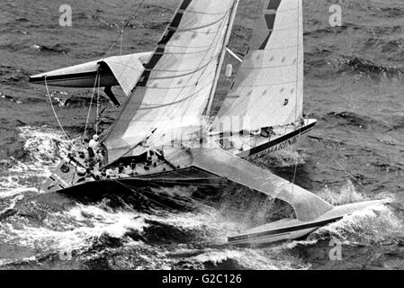 AJAXNETPHOTO. 2e juin 1984. PLYMOUTH, en Angleterre. - 1984 - L'EUROPE D'OSTAR 1 course transatlantique en solitaire - KERMARINE SKIPPÉ PAR VINCENT LEVY (FRA). PHOTO:JONATHAN EASTLAND/AJAX REF:KERMARINE 1984 01 Banque D'Images