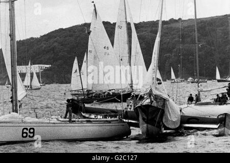 AJAXNETPHOTO. Juin 7th, 1980. PLYMOUTH, en Angleterre. - 1980 - OSTAR VII KRITER SKIPPÉ PAR TOM GROSSMAN (USA) DANS UNE COLLISION AVEC GARUDA, skippé par VICTOR SAGI (ESP) JUSTE AVANT LE DÉPART. PHOTO:TONY CARNEY/AJAX REF: KRITER VII 1980 01 Banque D'Images