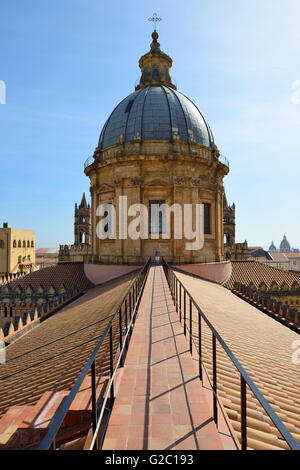 Vue depuis la cathédrale de Palerme sur le toit (Notre Dame de l'Assomption) à Piazza Sett'Angeli, Palerme, Sicile, Italie Banque D'Images