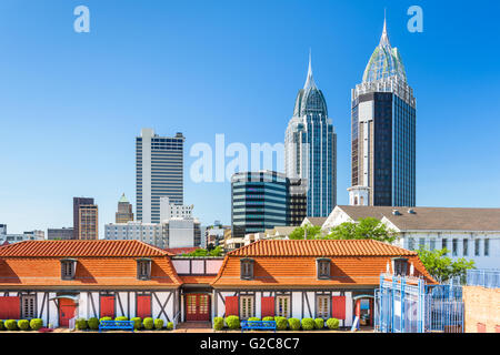 Mobile, Alabama, États-Unis skyline avec l'historique Fort Conde. Banque D'Images