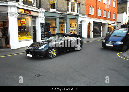 Londres, Royaume-Uni, 1er mai 2016. Une voiture de luxe vue à Park Lane, Drama Club. Crédit : PatPhoto/Alamy Live News Banque D'Images