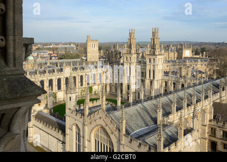 Flèches et toits de All Souls College de l'Université Oxford en Angleterre Banque D'Images