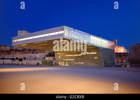 L'architecture moderniste de la Villa Florida Conference Center conçu par Stefano Boeri (2013) à la tombée de Marseille France Banque D'Images