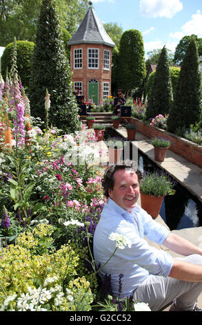 Harrods excentriques britanniques par le jardin Diarmuid Gavin à RHS Chelsea Flower Show 2016 Banque D'Images