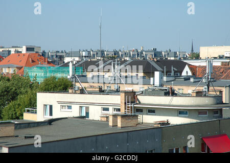 Vue sur la ville - toitures, cheminées et d'antennes Banque D'Images