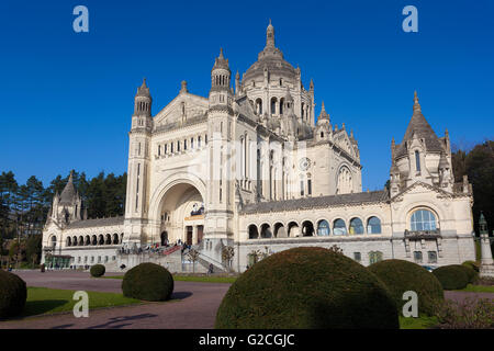 Basilique de Sainte Thérèse, Lisieux, Normandie, France Banque D'Images