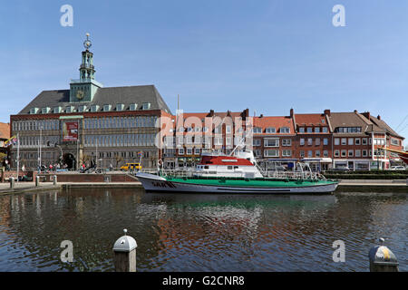 Ratsdelft avec mairie, Emden, en Frise orientale, Basse-Saxe, Allemagne Banque D'Images