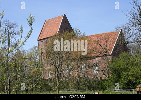 Kirche mit Turm, schiefem Suurhusen, Ostfriesland, Niedersachsen, Deutschland | église avec tour penchée, Suurhusen, frites de l'Est Banque D'Images