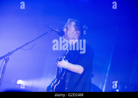 Londres, Royaume-Uni. 27 mai, 2016. Radiohead effectue au Roundhouse le 27 mai 2016 à Londres, Angleterre, Radiohead l'exécution de la deuxième nuit de trois spectacles de vendus au Roundhouse . Crédit : Jason Richardson / Alamy Live News Banque D'Images