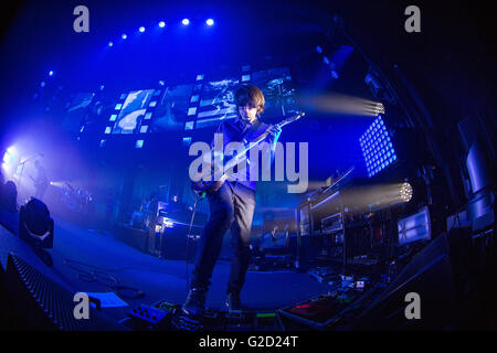 Londres, Royaume-Uni. 27 mai, 2016. Radiohead effectue au Roundhouse le 27 mai 2016 à Londres, Angleterre, Radiohead l'exécution de la deuxième nuit de trois spectacles de vendus au Roundhouse . Crédit : Jason Richardson / Alamy Live News Banque D'Images