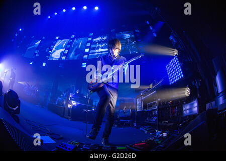 Londres, Royaume-Uni. 27 mai, 2016. Radiohead effectue au Roundhouse le 27 mai 2016 à Londres, Angleterre, Radiohead l'exécution de la deuxième nuit de trois spectacles de vendus au Roundhouse . Crédit : Jason Richardson / Alamy Live News Banque D'Images