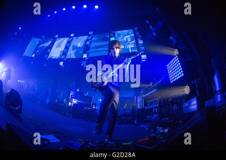 Londres, Royaume-Uni. 27 mai, 2016. Radiohead effectue au Roundhouse le 27 mai 2016 à Londres, Angleterre, Radiohead l'exécution de la deuxième nuit de trois spectacles de vendus au Roundhouse . Crédit : Jason Richardson / Alamy Live News Banque D'Images