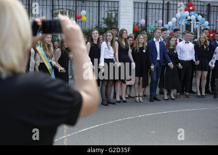 Kiev, Ukraine. 27 mai, 2016. Célébration du dernier appel 2016 à Kiev © Nazar Furyk/ZUMA/Alamy Fil Live News Banque D'Images