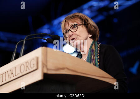 Hay Festival - mai 2016 - journaliste et communicateur joan bakewell livre le prix du livre wellcome conférence intitulée La vie vaut-elle la vie ? Banque D'Images