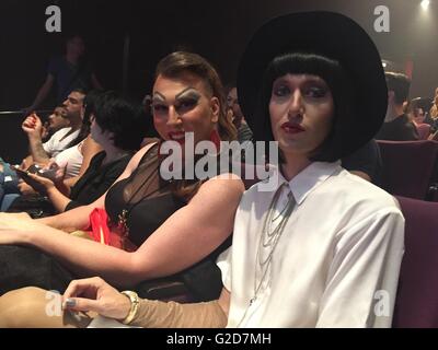 Tel Aviv, Israël. 27 mai, 2016. L'auditoire, au concours de beauté Miss Trans Israël pour les femmes transsexuelles à Tel Aviv, Israël, 27 mai 2016. Photo : Sara Lemel/dpa/Alamy Live News Banque D'Images