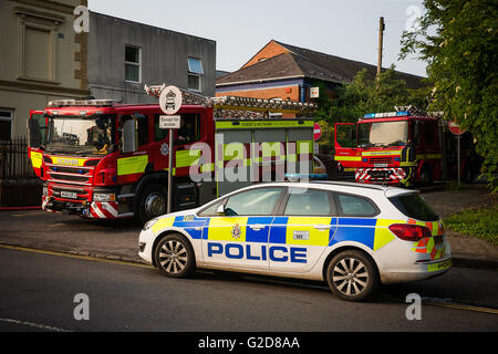 Salisbury, Royaume-Uni. 28 mai, 2016. Incendies et Police assister à l'incendie qui a empêché le Flying Scotsman quittant la gare de Salisbury Crédit : David Betteridge/Alamy Live News Banque D'Images