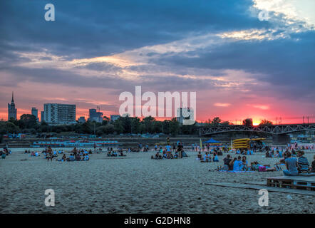 Coucher de soleil sur la rivière vistule, Varsovie Banque D'Images