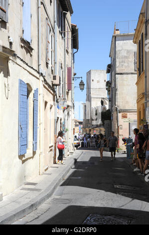 Arles, France - 27 juin 2012 : dans les rues étroites d'Arles sur France Banque D'Images