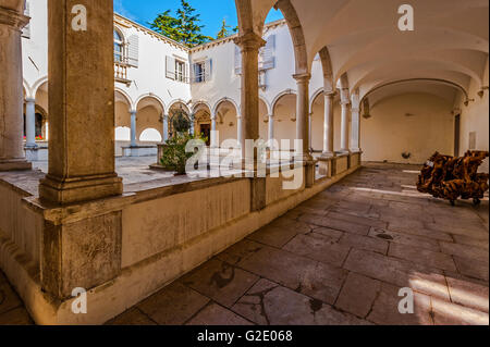 La côte de la Slovénie et de Piran Kras - Cloître de l'église St Francis Banque D'Images