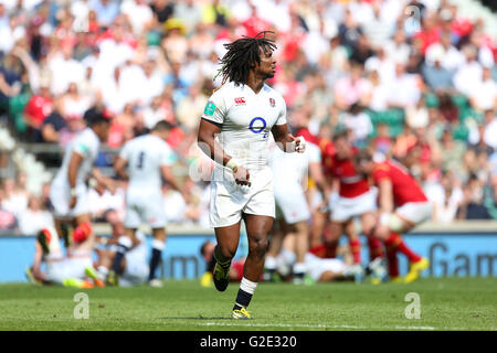 L'Angleterre Marland Yarde au cours de l'ancienne richesse mutuelle Cup match au stade de Twickenham, Londres. Banque D'Images