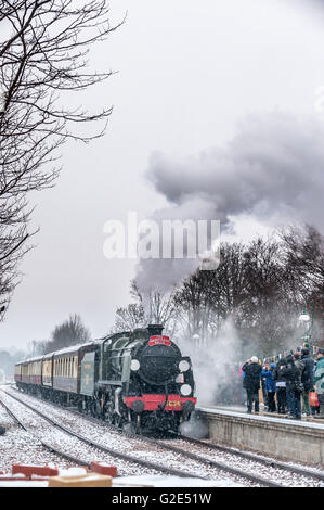 Ré-ouverture le Bluebell Railway à East Grinstead. Le Grinsteade Belle est la première locomotive à vapeur pour arriver à l'Est Grinstea Banque D'Images