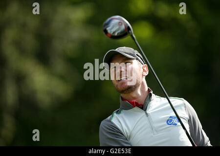 Chris Wood, en Angleterre, se déchègne sur le 15e trou au cours du quatrième jour du championnat BMW PGA au Wentworth Club, à Windsor.APPUYEZ SUR ASSOCIATION photo.Date de la photo: Dimanche 29 mai 2016.Voir PA Story Golf Wentworth.Le crédit photo devrait se lire: Steve Paston/PA Wire.RESTRICTIONS.Utilisation soumise à des restrictions.Usage éditorial uniquement.Aucune utilisation commerciale.Pour plus d'informations, appelez le +44 (0)1158 447447. Banque D'Images