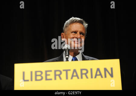 Orlando, Floride, USA. 28 mai, 2016. Le candidat présidentiel du Parti Libertarien, ancien gouverneur du Nouveau Mexique Gary Johnson, participe à un débat animé par radio host Larry Elder au libertaire 2016 Congrès de désignation au Rosen Centre Hotel à Orlando, Floride le 28 mai 2016. D'autres candidats dans le débat étaient Marc Allan Feldman, Austin Petersen, John McAfee, et Darryl Perry. Délégués de convention va choisir leur candidat à la présidence du parti demain. Crédit : Paul Hennessy/Alamy Live News Banque D'Images