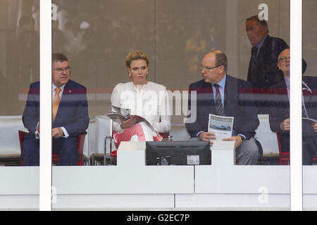 Monaco, Monte Carlo - Mai 29, 2016 : le Prince Albert II de Monaco, la Princesse Charlene et président du CIO Thomas Bach (à gauche) au Championnat du Monde de Formule Un dans le monde d'utilisation | Banque D'Images