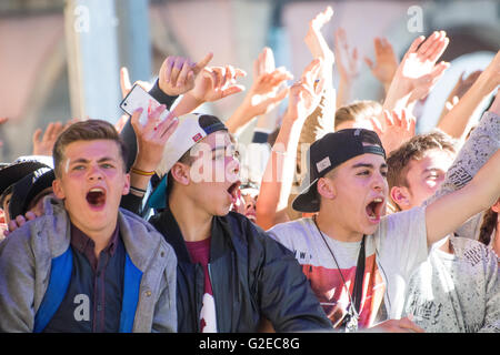 Leon, Espagne. 29 mai, 2016. Au cours de la demi-finale de la fonction encurage de freestyle Battle 'RedBull Batalla de Los Gallos ('bataille de coqs') au Main Square le 29 mai 2016 à León, Espagne. Crédit : David Gato/Alamy Live News Banque D'Images