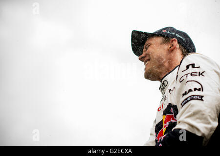 Lydden Hill, Kent, UK. 29 mai, 2016. Mattias Ekstrom pilote de Rallycross (SWE) et EKS (SWE) célèbre sa victoire du championnat du monde des voitures de sport à Lydden Hill Circuit (Photo par Gergo Toth / Alamy Live News) Banque D'Images