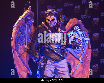 Londres, Royaume-Uni. 29 mai 2016. Les cosplayeurs lors d'une événement masquerade sur scène le dernier jour de la gcm à ComicCon Londres Centre d'exposition Excel. Crédit : Images éclatantes/Alamy Live News Banque D'Images