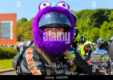 Glasgow, Royaume-Uni. 29 mai, 2016. Les Motards de toute l'Ecosse se sont réunis à Erskine près de Glasgow pour un rallye à vélo moteur à l'appui de l'hôpital pour anciens combattants Militaires d'Erskine May. Il a été estimé que plus de 1 000 motos ont pris part à un défilé autour d'Erskine avant de finir dans les motifs d'Erskine hôpital pour une après-midi de la fête de l'été. Credit : Findlay/Alamy Live News Banque D'Images