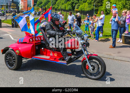 Glasgow, Royaume-Uni. 29 mai, 2016. Les Motards de toute l'Ecosse se sont réunis à Erskine près de Glasgow pour un rallye à vélo moteur à l'appui de l'hôpital pour anciens combattants Militaires d'Erskine May. Il a été estimé que plus de 1 000 motos ont pris part à un défilé autour d'Erskine avant de finir dans les motifs d'Erskine hôpital pour une après-midi de la fête de l'été. Credit : Findlay/Alamy Live News Banque D'Images