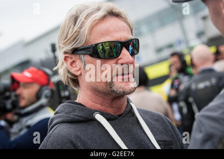 Donington Park, Derby, Royaume-Uni. 29 mai, 2016 7 fois champion du Monde Superbike Carl Fogarty sur la grille avant de la deuxième course Crédit : Steven re/Alamy Live News Banque D'Images